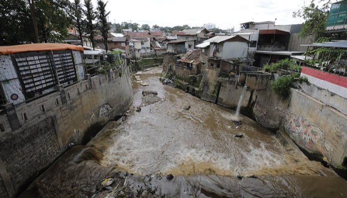 Pintu Air Rusak dan Bangunan di Atas Sungai Cikapayang Jadi Perhatian, Segera Dibenahi!