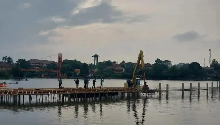 Bangunan di Situ Tujuh Muara Depok Dibongkar, Akses Warga Dibuka