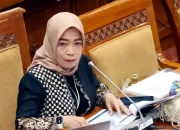 Pemda Dilarang Pecat Guru Honorer, Gaji Disiapkan Pemerintah Pusat