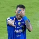 Selebrasi Berguinho usai cetak gol kemenangan laga Persib vs PSBS Biak.