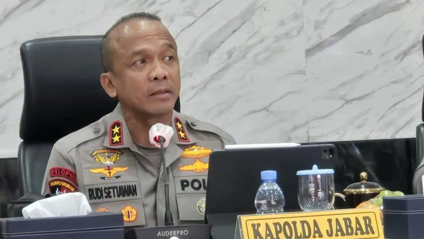 Pengamanan laga Persib vs Persija di Stadion GBLA oleh Polda Jabar.