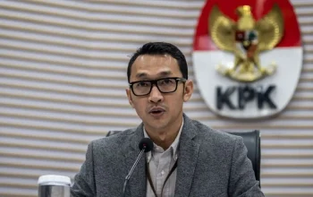 Kajari Bekasi Eddy Sumarman diperiksa KPK dugaan suap ijon proyek Bupati Ade Kuswara