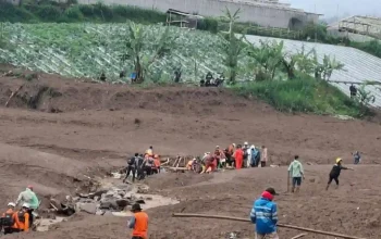 Pencarian korban longsor Gunung Burangrang di Kabupaten Bandung Barat