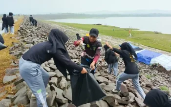 Ngosrek Parang Gombong kolaborasi warga jaga wisata Purwakarta