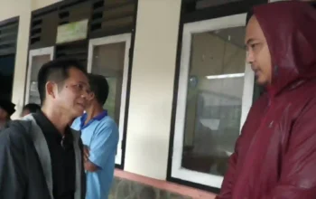 Om Zein memarahi Disdik Purwakarta karena guru belum datang jam 7 pagi di SDN 1 Cisalada
