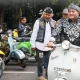 Pejabat Purwakarta mengendarai Vespa di depan Komunitas Vespa Purwakarta saat Rakernas VAC 2026.