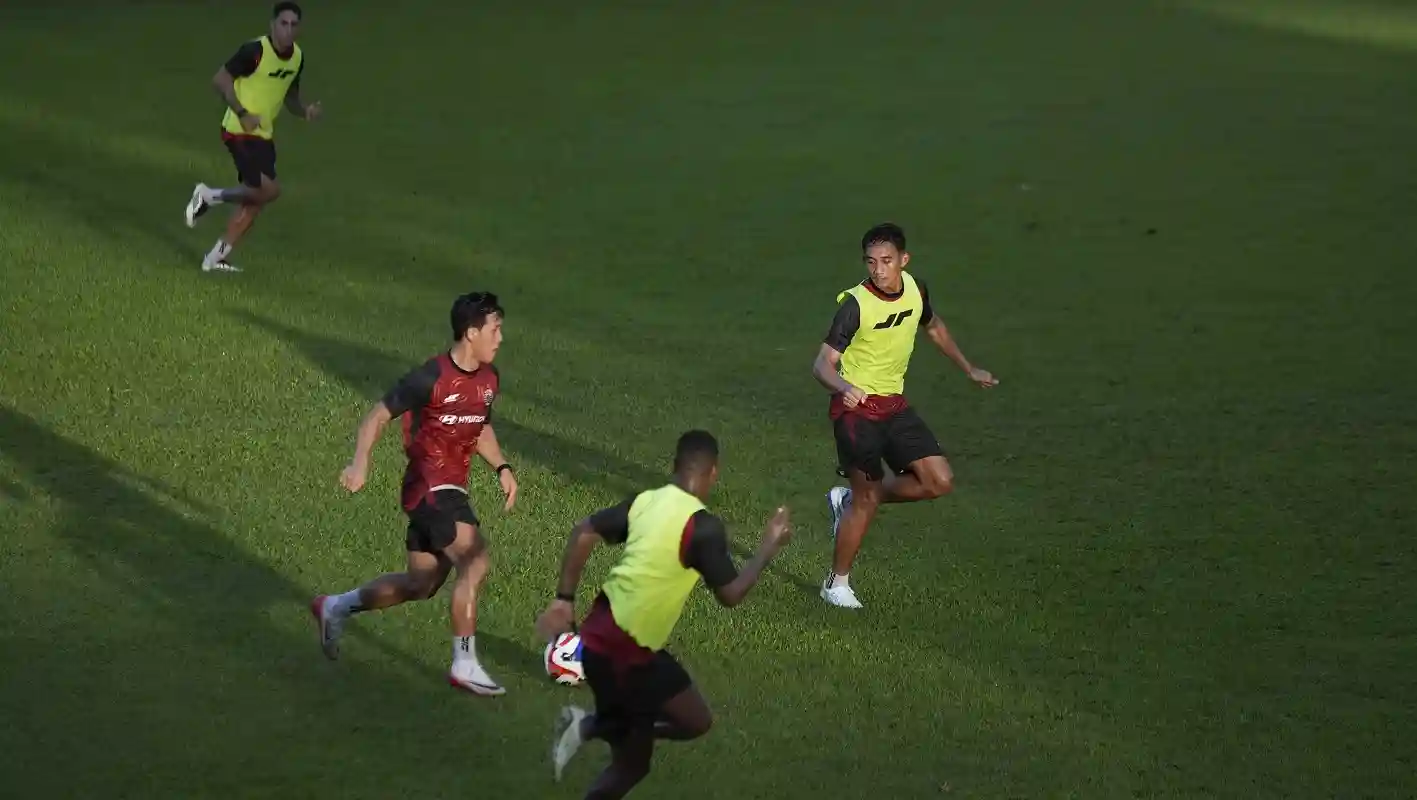 Skuad Persija Jakarta latihan jelang lawan Persib Bandung di GBLA.