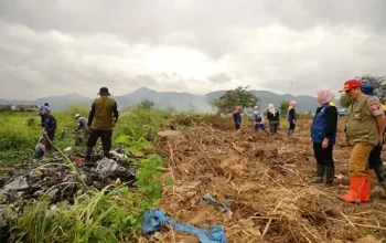 Pembersihan Saluran Irigasi Cijeruk untuk cegah banjir Bojongsoang