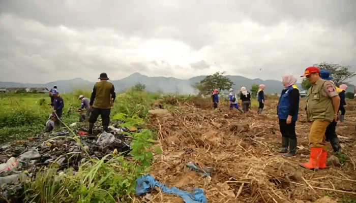 Cegah Banjir Bojongsoang, Saluran Irigasi Cijeruk Dibersihkan Total