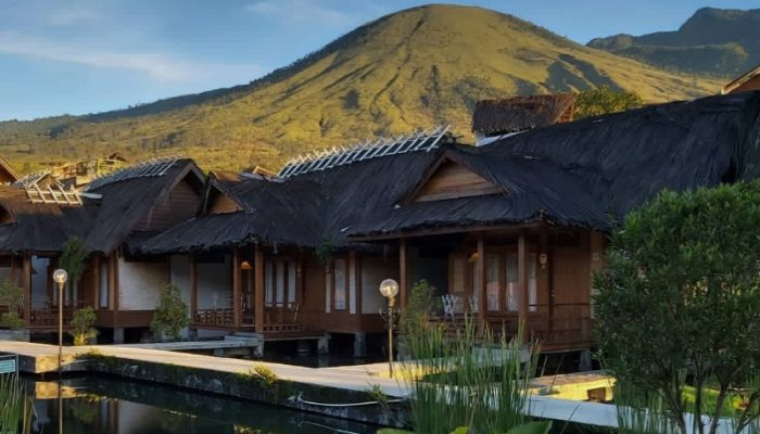 Kampung Sumber Alam Jual Sensasi Buka Puasa di Atas Kolam Air Panas Gunung Guntur