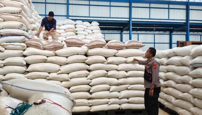 Dukung Ketahanan Pangan, Polsek Plered Kirim 2 Ton Jagung ke Bulog