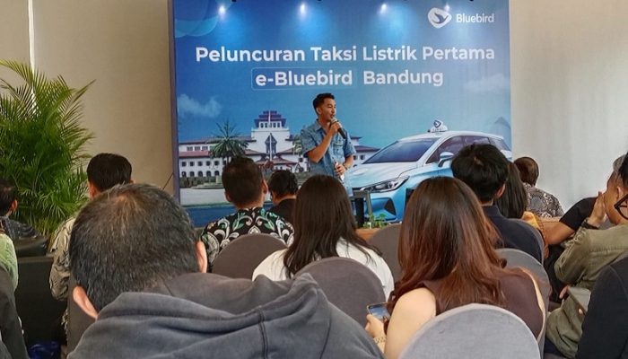 Bluebird Luncurkan Taksi Listrik Pertama di Bandung, Perkuat Mobilitas Ramah Lingkungan Jelang Ramadan dan Lebaran