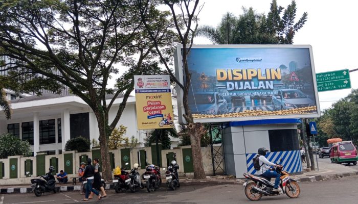 Pemkot Bandung Abai ! Videotron di Atas Pos Gatur Depan Gasibu, Diduga Ilegal