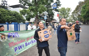 Pokja PWI Kota Bandung Bagikan 300 Takjil Gratis, Digelar Rutin Setiap Selasa dan Jumat Ramadan
