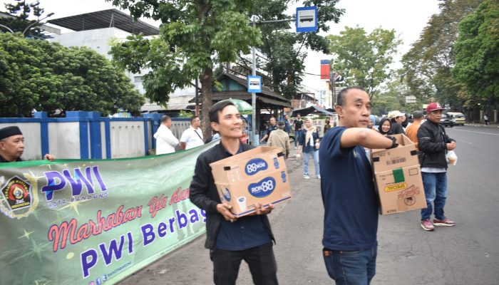Pokja PWI Kota Bandung Bagikan 300 Takjil Gratis, Digelar Rutin Setiap Selasa dan Jumat Ramadan