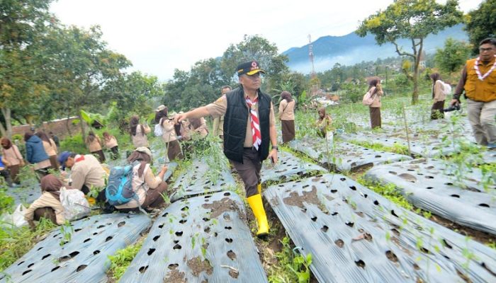 Herman Suryatman Targetkan Penamaman Pohon 100 Hektare di Situ Cisanti