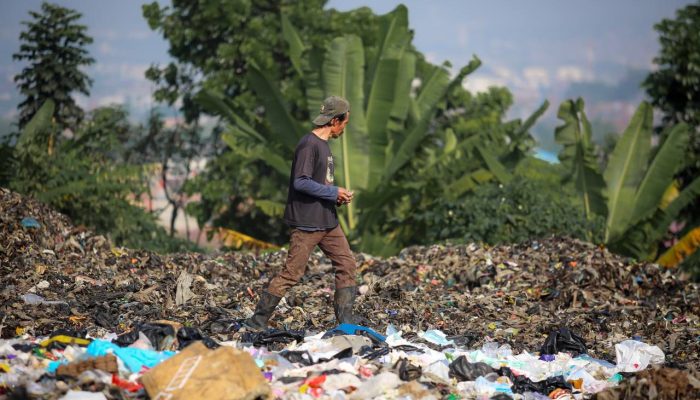 Setahun Kepemimpinan Farhan – Erwin, Krisis Sampah di Bandung Jadi Cermin Minimnya Terobosan
