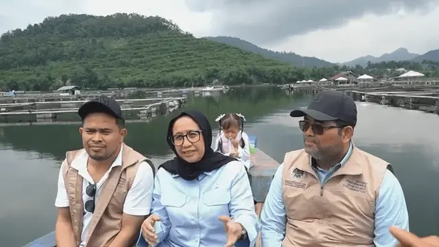Budidaya ikan patin dan nila di Waduk Cirata Purwakarta Jawa Barat.