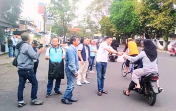 Sewindu PWI Kota Bandung Konsisten Berbagi Takjil, 400 Paket Disalurkan di Hari Ke-9 Ramadan 1447 H