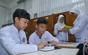 Siswa sekolah mengikuti kegiatan pesantren kilat dan tadarus Al-Qur'an selama bulan Ramadan 2026.