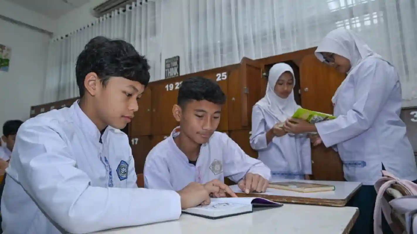 Siswa sekolah mengikuti kegiatan pesantren kilat dan tadarus Al-Qur'an selama bulan Ramadan 2026.