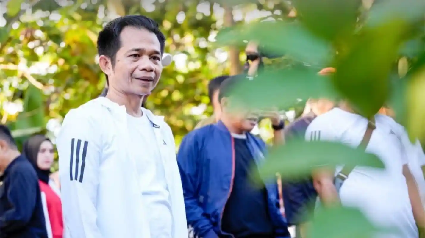 m Zein meninjau Jalan Wisata KDM Rancadarah Gurudug Purwakarta 5 kilometer