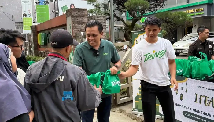 Ramadhan 1447 H, Pegadaian Jabar Rutin Bagi Takjil Gratis di Bandung