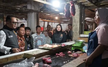 Polisi geruduk pasar Purwakarta cek stok bahan pokok jelang puasa