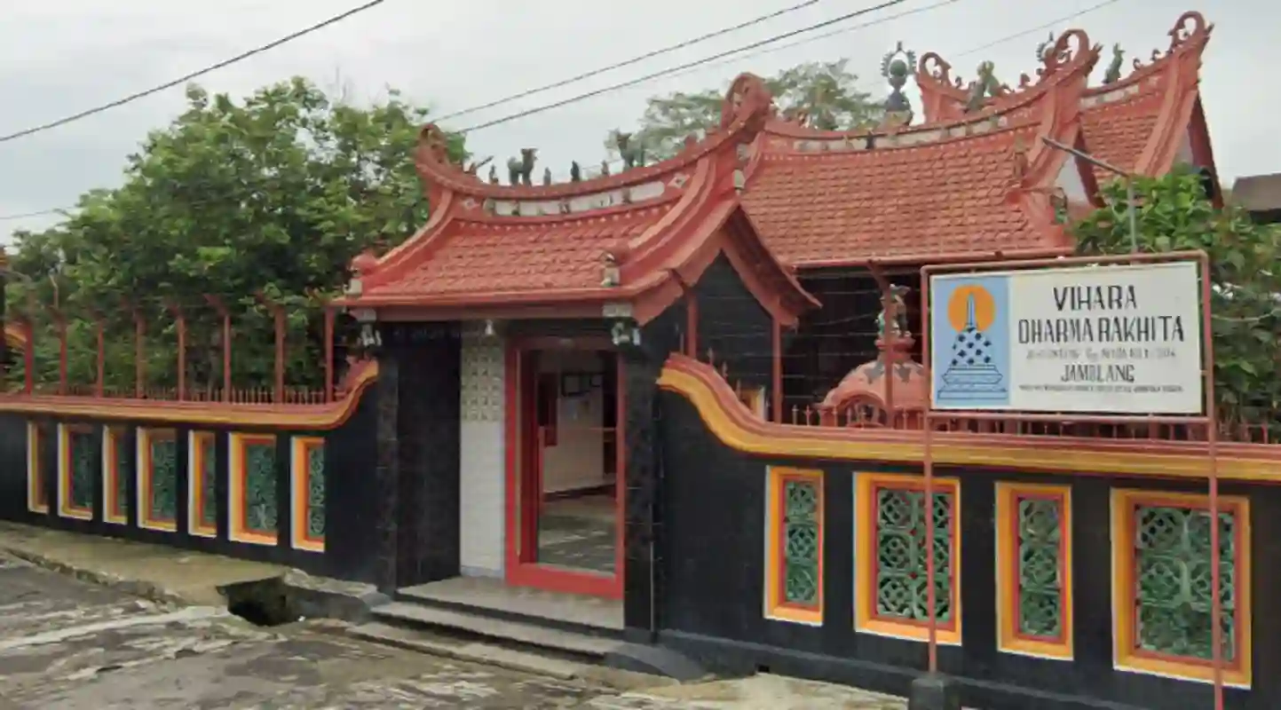 Arsitektur peninggalan Sejarah Kelenteng Jamblang Cirebon dari abad ke-18.