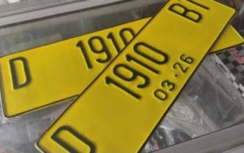 Ilustrasi plat kendaraan berwarna kuning