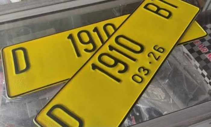 Ilustrasi plat kendaraan berwarna kuning