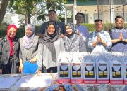 Maknai Ramadhan, Universitas Teknologi Nusantara Gelar Aksi Berbagi untuk Warga