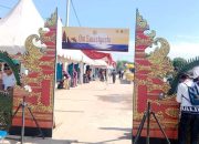 Umat Hindu Sulap Wisata Jembatan Cinta Bekasi dengan Nuansa Bali