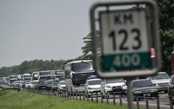 Arus lalu lintas di Tol Cipali.