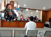 Momen Haru di Sidang Resbob: Ibunda Datang ke PN Bandung, Mohon Maaf ke Warga Sunda dan KDM