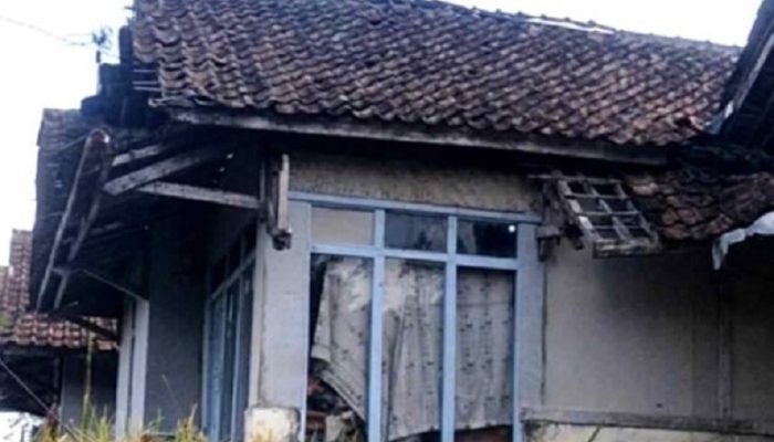 Kisah Lansia Sebatang Kara di Ciamis Tinggal di Rumah Nyaris Ambruk
