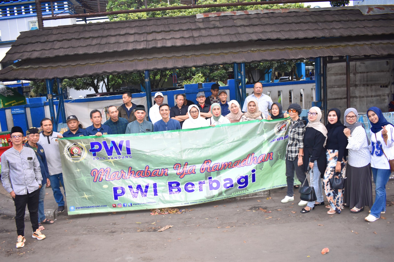 Bukan Sekadar Liputan! Wartawan Bandung Turun Jalan Bagikan 300 Takjil Gratis