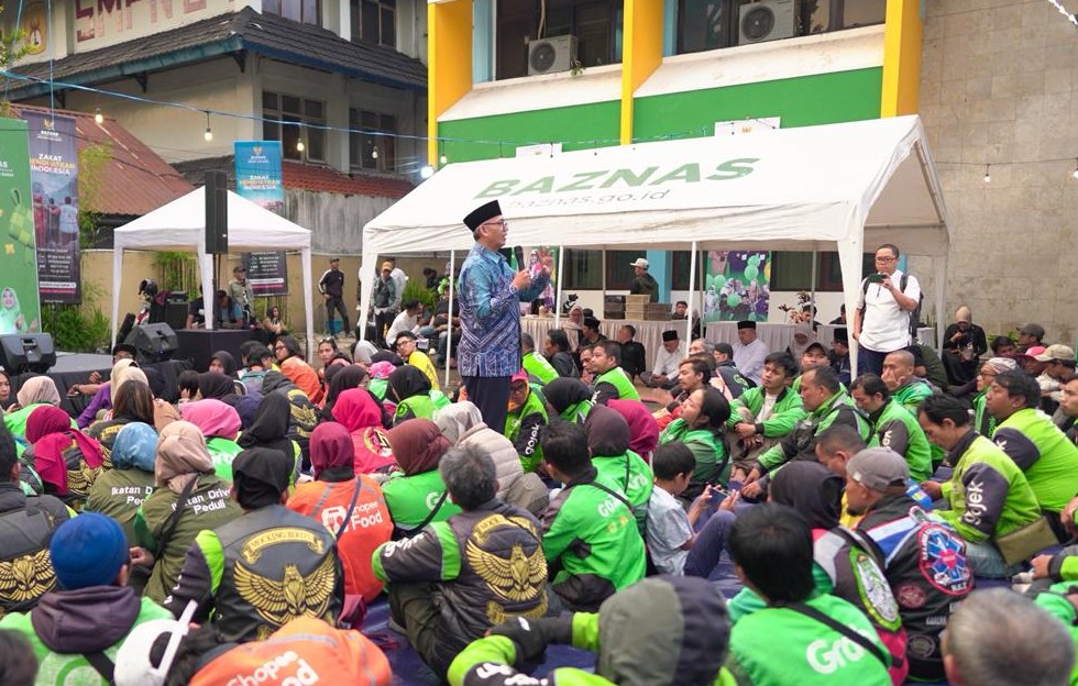 Kisah Haru Ramadhan di Bandung: 500 Ojol, Pengamen, dan Ojek Pangkalan Dapat Bantuan dari BAZNAS Jabar