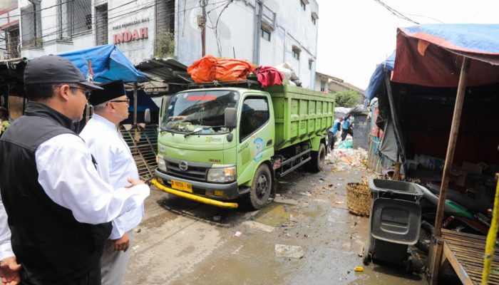 TPA Sarimukti Kembali Dibuka, Bandung Kini Berpacu Menguras ‘Tabungan’ Sampah yang Menumpuk