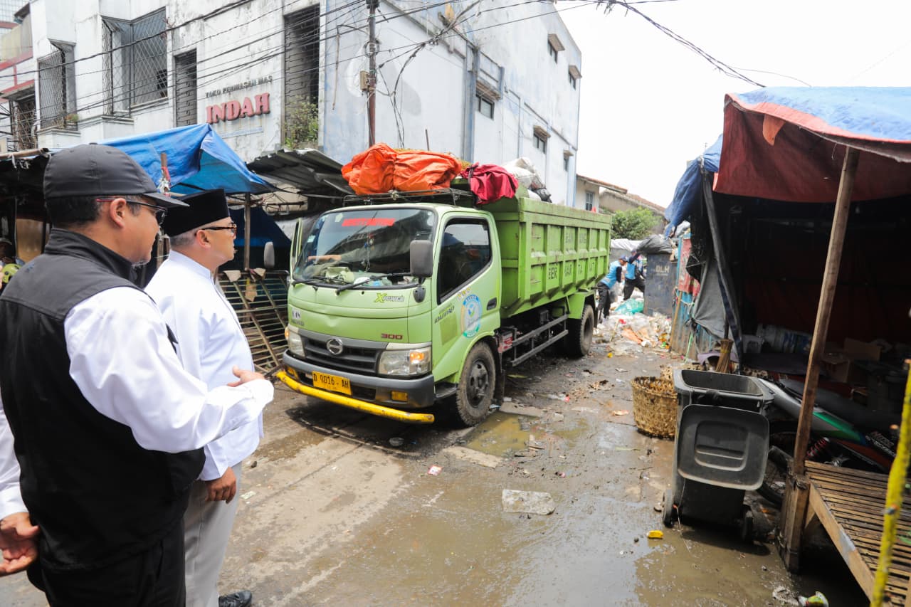 TPA Sarimukti Kembali Dibuka, Bandung Kini Berpacu Menguras 'Tabungan' Sampah yang Menumpuk