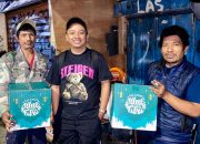 Tak Mudik, Pedagang Kaki Lima di Bandung dapat Kadeudeuh Lebaran dari Jurnalis Ju’e