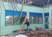 Atap Kelas SMPN 3 Banjarsari Ciamis Ambruk, Diduga Akibat Bangunan Lapuk