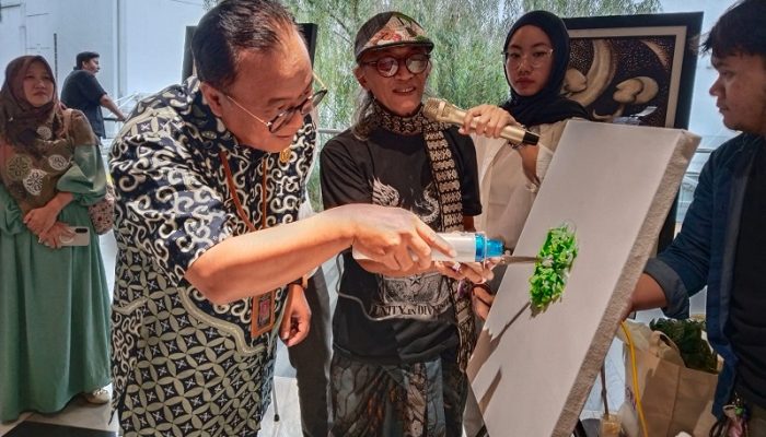 Sampah Plastik Jadi Karya, Pameran Seni Menjaga Bumi di Bandung Angkat Pesan Lingkungan