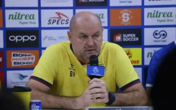 Pertandingan Persib vs Borneo FC di Stadion Segiri Samarinda.