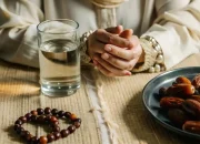 Perut Begah Habis Buka? Ini Cara Berbuka Puasa yang Benar Agar Lambung Aman