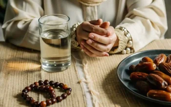 Perut Begah Habis Buka? Ini Cara Berbuka Puasa yang Benar Agar Lambung Aman