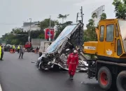 Cuaca Ekstrem Bandung Picu Pohon Tumbang dan Reklame Roboh, Ini Penjelasan BMKG