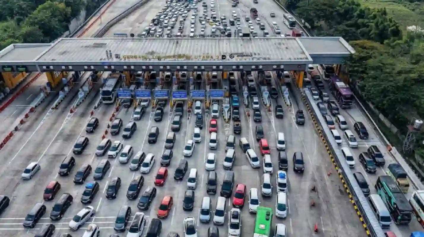 Prediksi puncak arus balik Lebaran 2026 dan info rekayasa lalu lintas one way tol.