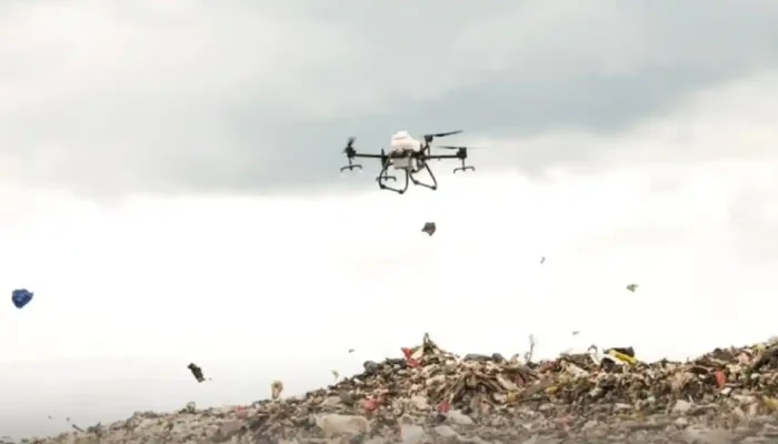 Kurangi Bau Tak Sedap, Purwakarta Simulasi Semprot Biosaka N di TPA Cikolotok