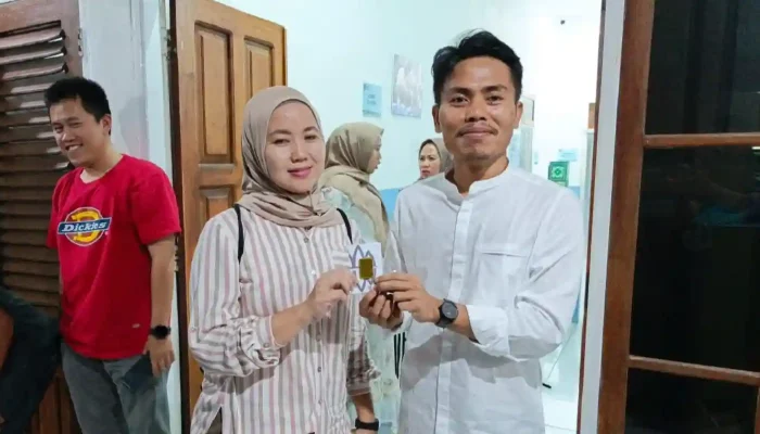 Bukan Cuma Bingkisan, SPPG di Purwakarta Bagi-bagi THR Logam Mulia ke Relawan MBG